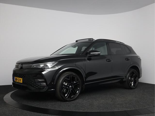Volkswagen TIGUAN 1.5 eHybrid R-Line Edition 272pk | Trekhaak 2.000kg trekgewicht | Panoramadak | Massagestoelen | PHEV | 360 graden camera |