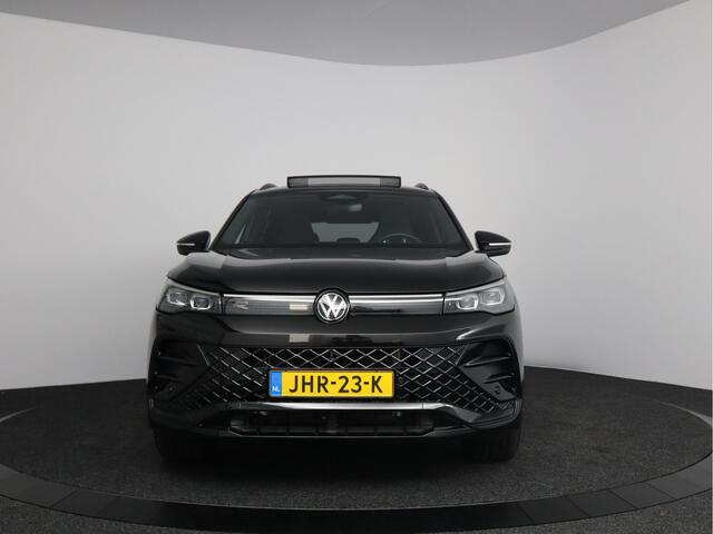 Volkswagen TIGUAN 1.5 eHybrid R-Line Edition 272pk | Trekhaak 2.000kg trekgewicht | Panoramadak | Massagestoelen | PHEV | 360 graden camera |