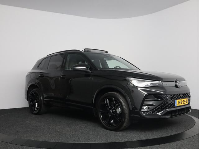 Volkswagen TIGUAN 1.5 eHybrid R-Line Edition 272pk | Trekhaak 2.000kg trekgewicht | Panoramadak | Massagestoelen | PHEV | 360 graden camera |