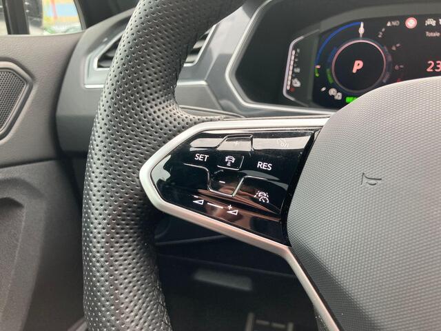 Volkswagen TIGUAN 1.4TSIeHybrid 180kW/245PK R-Line Black Style · Panoramadak · Trekhaak · 360°Camera + Parkeersensoren · Stoelverwarming · Apple/Android Car Play · Dodehoeksensor ·