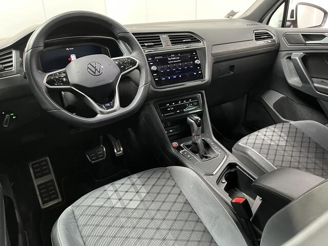 Volkswagen TIGUAN 1.4 TSI eHybrid R-Line / AUTOMAAT/ 245 PK/ 2X R-LINE/ ACC/ PARK.SENSOREN V+A/ CAMERA/ DODEHOEK/ KEYLESS/ APP-CONNECT/ ELEK.ACHTERKLEP/ DIGITAL DASH/ NAVI/ DAB/ CLIMA/ LED