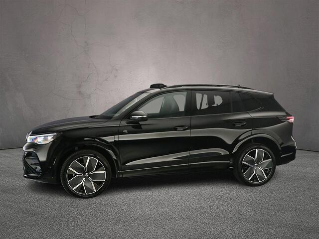 Volkswagen TIGUAN R-Line Edition 1.5 TSI eHybrid 272pk DSG Automaat Trekhaak, Black style, Panoramadak, Adaptive cruise control, Navigatie, Elektrische achterklep