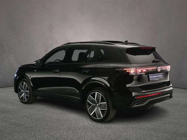 Volkswagen TIGUAN R-Line Edition 1.5 TSI eHybrid 272pk DSG Automaat Trekhaak, Black style, Panoramadak, Adaptive cruise control, Navigatie, Elektrische achterklep