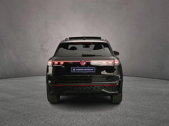 Volkswagen TIGUAN R-Line Edition 1.5 TSI eHybrid 272pk DSG Automaat Trekhaak, Black style, Panoramadak, Adaptive cruise control, Navigatie, Elektrische achterklep