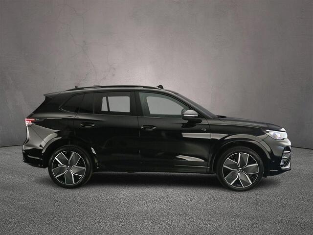 Volkswagen TIGUAN R-Line Edition 1.5 TSI eHybrid 272pk DSG Automaat Trekhaak, Black style, Panoramadak, Adaptive cruise control, Navigatie, Elektrische achterklep