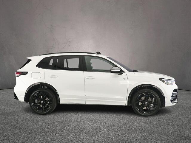 Volkswagen TIGUAN R-Line Edition 1.5 TSI eHybrid 272pk DSG Automaat Trekhaak, Panoramadak, Adaptive cruise control, Black style, Elektrische achterklep, LED matrix koplampen