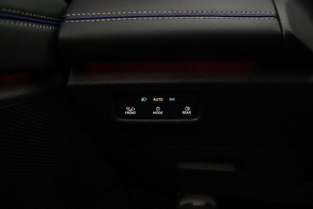 Volkswagen TIGUAN R-Line Edition 1.5 TSI eHybrid 272pk DSG Automaat Trekhaak, Panoramadak, Adaptive cruise control, Black style, Elektrische achterklep, LED matrix koplampen