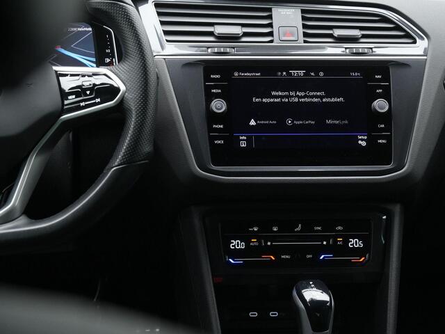 Volkswagen TIGUAN 1.4 TSI eHybrid 245 pk R-Line | Panoramadak | IQ Light | Achteruitrijcamera | Side Assist | Adaptive Cruise | Navigatie