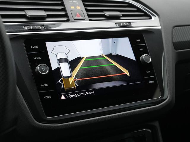 Volkswagen TIGUAN 1.4 TSI eHybrid 245 pk R-Line | Panoramadak | IQ Light | Achteruitrijcamera | Side Assist | Adaptive Cruise | Navigatie