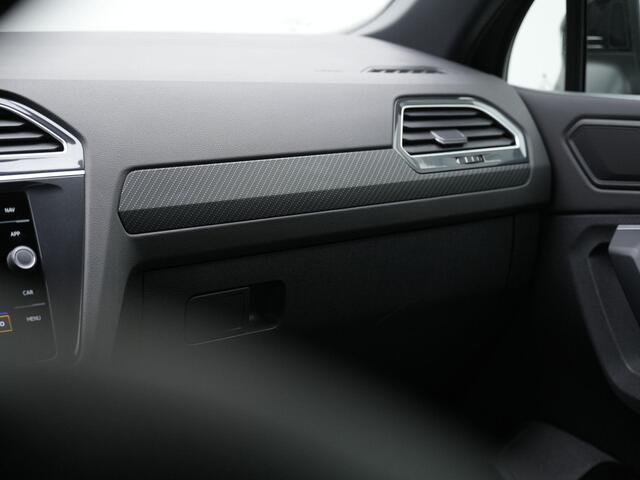 Volkswagen TIGUAN 1.4 TSI eHybrid 245 pk R-Line | Panoramadak | IQ Light | Achteruitrijcamera | Side Assist | Adaptive Cruise | Navigatie