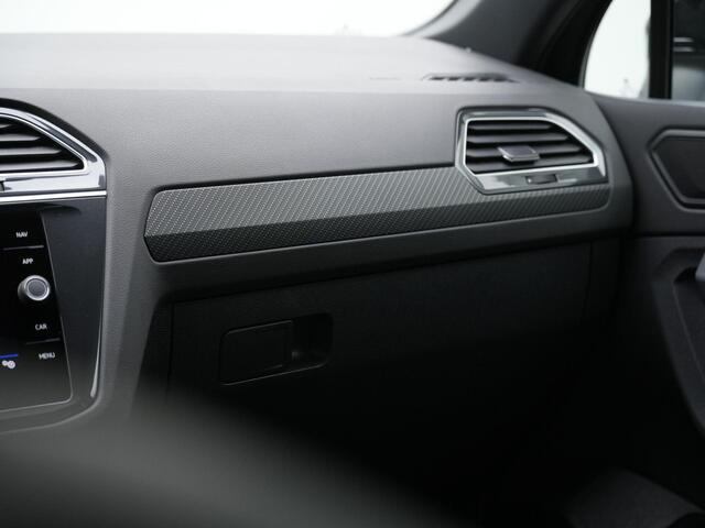 Volkswagen TIGUAN 1.4 TSI eHybrid 245 pk R-Line Business | IQ Light | 360 camera | Adaptive Cruise | Stuur-/stoelverwarming | Keyless Entry