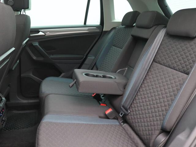 Volkswagen TIGUAN 1.5 TSI ACT Highline Business R 150PK DSG R-line, Pano-Schuifdak, Trekhaak, Virtual Pedal, Head-Up Display, Achteruitrijcamera, Stoelverwarming, Keyless, 19" LM Velgen