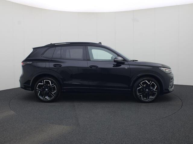 Volkswagen TIGUAN 1.5TSI/150PK R-Line Black Style DSG · Panoramadak · Trekhaak · 360°Camera + Parkeersensoren · Garantie tot 01-10-2026