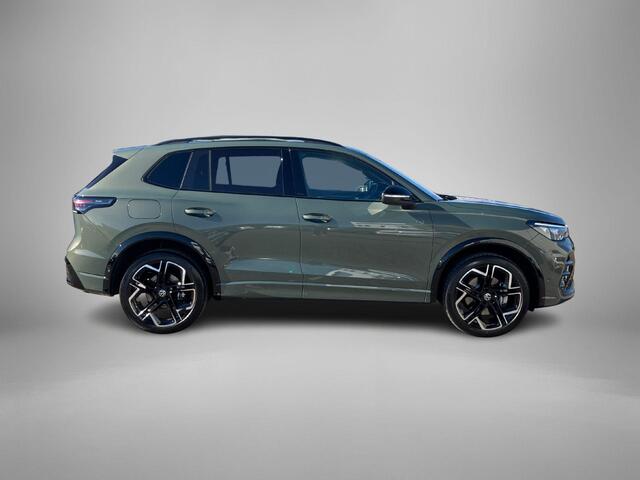 Volkswagen TIGUAN 1.5eHybrid 200kW/272PK R-Line Black Style · Panoramadak · Leder · Harman Kardon · Trekhaak · 360°Camera + Parkeersensoren · Garantie t/m 25-06-2030 of 100000km.