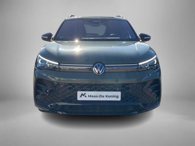 Volkswagen TIGUAN 1.5eHybrid 200kW/272PK R-Line Black Style · Panoramadak · Leder · Harman Kardon · Trekhaak · 360°Camera + Parkeersensoren · Garantie t/m 25-06-2030 of 100000km.