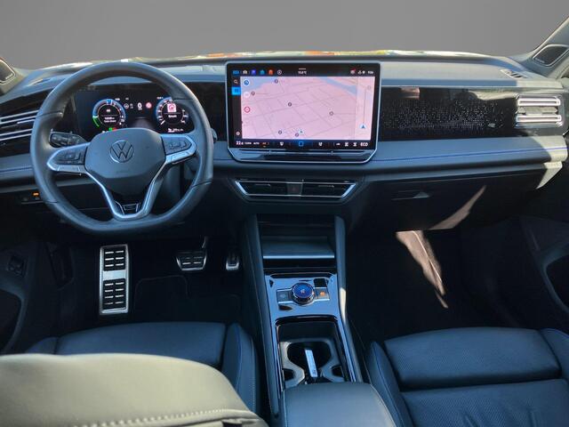 Volkswagen TIGUAN 1.5eHybrid 200kW/272PK R-Line Black Style · Panoramadak · Leder · Harman Kardon · Trekhaak · 360°Camera + Parkeersensoren · Garantie t/m 25-06-2030 of 100000km.