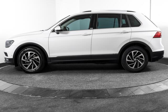 Volkswagen TIGUAN 1.5 TSI ACT 150 PK Comfortline Business | Adapt. Cruise | PDC | Camera | NAV + App. Connect | ECC | Trekhaak | LM 17" |