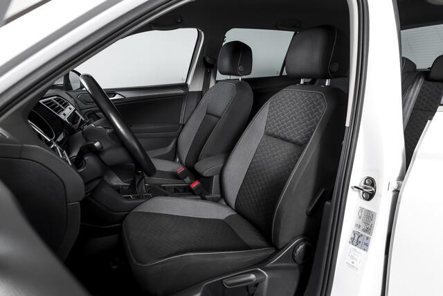 Volkswagen TIGUAN 1.5 TSI ACT 150 PK Comfortline Business | Adapt. Cruise | PDC | Camera | NAV + App. Connect | ECC | Trekhaak | LM 17" |