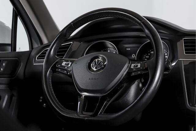 Volkswagen TIGUAN 1.5 TSI ACT 150 PK Comfortline Business | Adapt. Cruise | PDC | Camera | NAV + App. Connect | ECC | Trekhaak | LM 17" |
