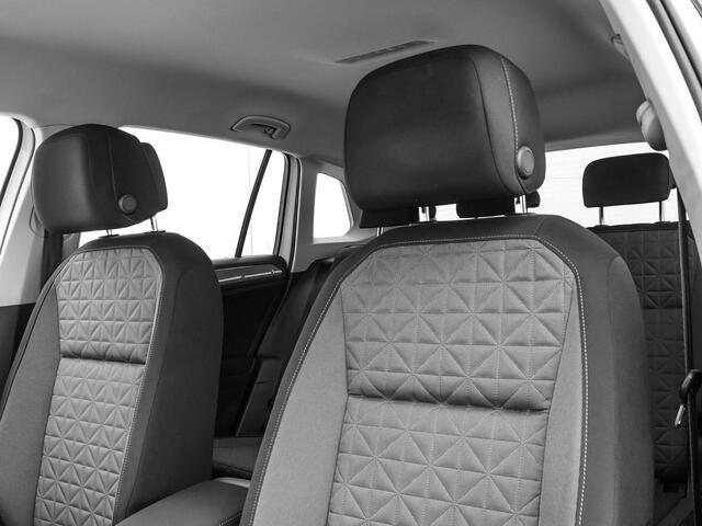 Volkswagen TIGUAN 1.4 TSI 245pk DSG eHybrid Elegance · Camera · Navigatie · Apple/Android Car Play · Dodehoek Detectie · 17'' Inch ·