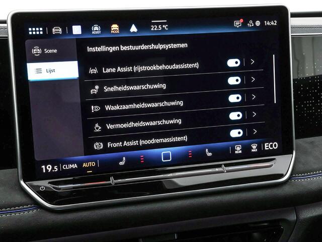 Volkswagen TIGUAN R-Line 1.5 eHybrid 204 PK 6 versn. DSG · Voorstoelen verwarmbaar · Sfeerverlichting ·