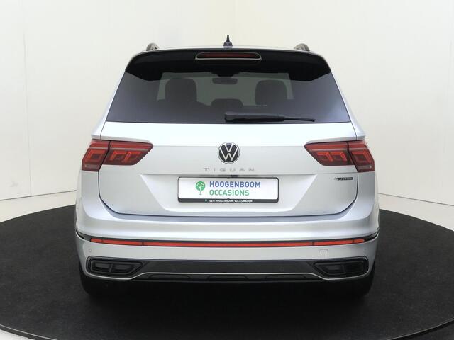 Volkswagen TIGUAN 1.4 TSI eHybrid R-Line Business | SoH 96% | Panoramadak | Lederen bekleding | Trekhaak | Head-up display | 360 camera | Black style | Adaptieve demping | Stoelverwarming voor en achter |