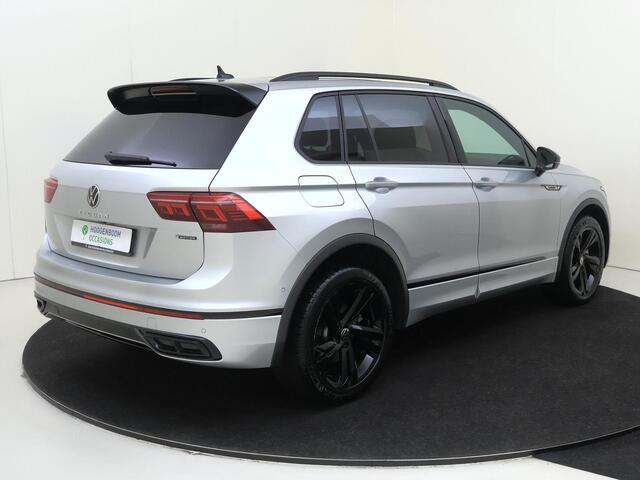 Volkswagen TIGUAN 1.4 TSI eHybrid R-Line Business | SoH 96% | Panoramadak | Lederen bekleding | Trekhaak | Head-up display | 360 camera | Black style | Adaptieve demping | Stoelverwarming voor en achter |