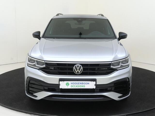 Volkswagen TIGUAN 1.4 TSI eHybrid R-Line Business | SoH 96% | Panoramadak | Lederen bekleding | Trekhaak | Head-up display | 360 camera | Black style | Adaptieve demping | Stoelverwarming voor en achter |
