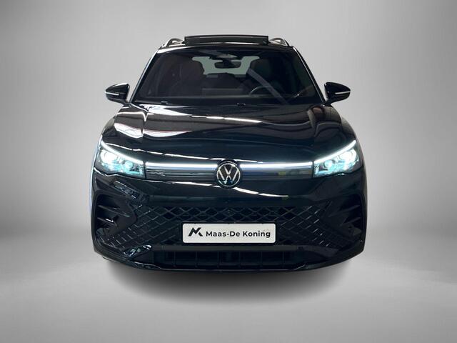 Volkswagen TIGUAN 1.5eHybrid 200kW/272PK R-Line Black Style · Panoramadak · Leder · Trekhaak · 360°Camera + Parkeersensoren · Garantie t/m 22-06-2030 of 100000km.