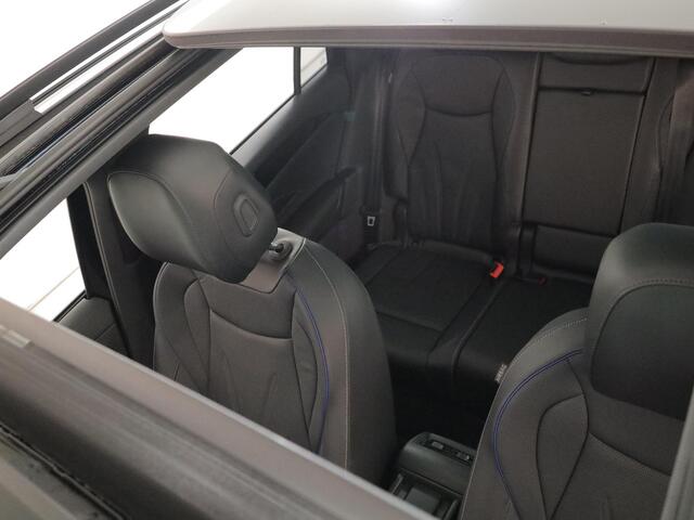 Volkswagen TIGUAN 1.5 eHybrid R-Line Edition 272 pk Automaat (DSG) | Verlengde garantie | Navigatie | Panoramadak | Trekhaak (wegklapbaar) | Stoelverwarming v/a | Black Style pakket | R-Line |