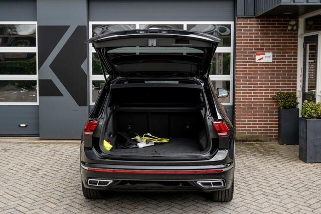 Volkswagen TIGUAN R-Line 1.4 eHybrid | IQ Light | ACC | Lane Assist | Stuurverwarming | 20 Inch |