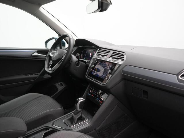 Volkswagen TIGUAN 1.4 TSI eHybrid Active PHEV 245pk Dealer O.H. | Trekhaak Af Fabriek | Panodak | Adaptive Cruise | Camera | Voorstoelen Verwarmd | IQ Light | Sfeerverlichting | Stuur Verwarmd | Keyless | Blis | Apple Carplay | Plug In Hybrid |