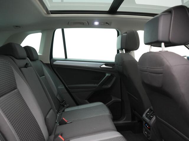 Volkswagen TIGUAN 1.4 TSI eHybrid Active PHEV 245pk Dealer O.H. | Trekhaak Af Fabriek | Panodak | Adaptive Cruise | Camera | Voorstoelen Verwarmd | IQ Light | Sfeerverlichting | Stuur Verwarmd | Keyless | Blis | Apple Carplay | Plug In Hybrid |