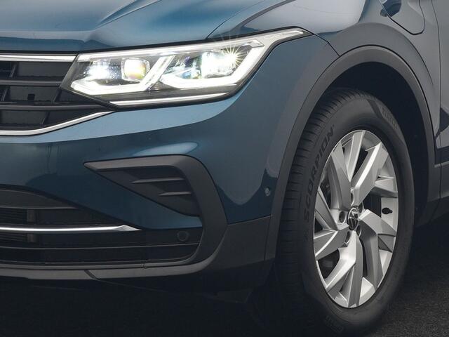 Volkswagen TIGUAN 1.4 TSI eHybrid Active PHEV 245pk Dealer O.H. | Trekhaak Af Fabriek | Panodak | Adaptive Cruise | Camera | Voorstoelen Verwarmd | IQ Light | Sfeerverlichting | Stuur Verwarmd | Keyless | Blis | Apple Carplay | Plug In Hybrid |