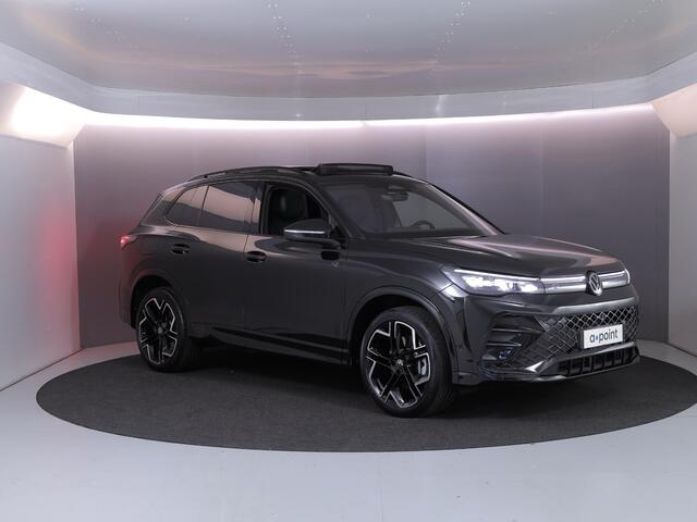 Volkswagen TIGUAN 1.5 eHybrid R-Line Edition 272 pk Automaat (DSG) | Verlengde garantie | Navigatie | Panoramadak | Trekhaak (wegklapbaar) | Parkeersensoren (Park assist) | Rondomzicht camera| Lederen bekleding | Stoelverwarming v/a | R-Line |