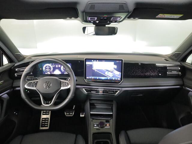 Volkswagen TIGUAN 1.5 eHybrid R-Line Edition 272 pk Automaat (DSG) | Verlengde garantie | Navigatie | Panoramadak | Trekhaak (wegklapbaar) | Parkeersensoren (Park assist) | Rondomzicht camera| Lederen bekleding | Stoelverwarming v/a | R-Line |