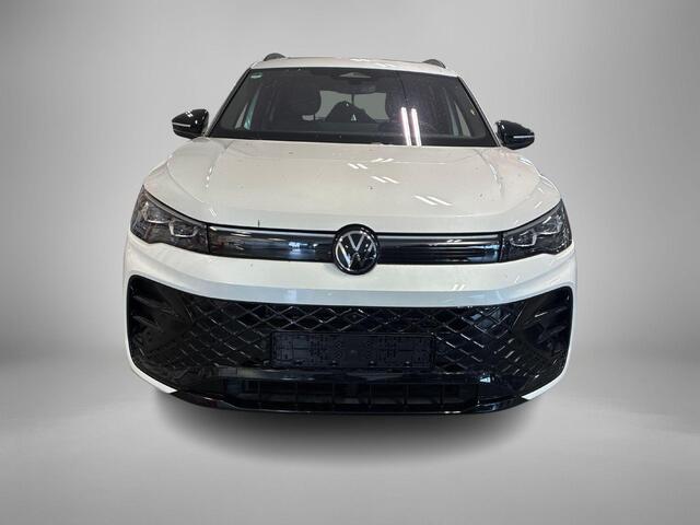 Volkswagen TIGUAN 1.5 272pk DSG eHybrid R-Line · Panoramadak · Leder 360 Camera · Wegklapbare Trekhaak · Massage · Stoelventilatie · 20'' Inch · Garantie t/m 28-07-2030 of 100.000km