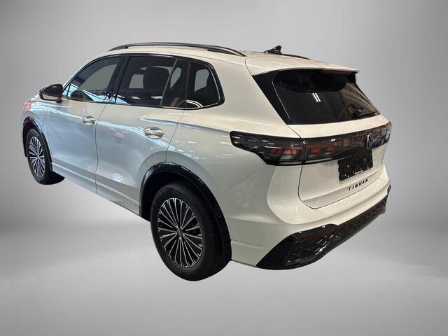 Volkswagen TIGUAN 1.5 272pk DSG eHybrid R-Line · Panoramadak · Leder 360 Camera · Wegklapbare Trekhaak · Massage · Stoelventilatie · 20'' Inch · Garantie t/m 28-07-2030 of 100.000km