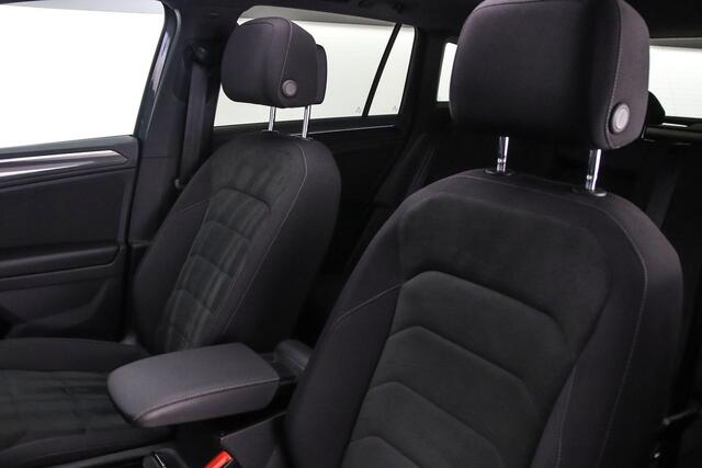 Volkswagen TIGUAN Highline Business R 1.5 TSI 150pk DSG Automaat Panoramadak, Adaptive cruise control, Elektrische achterklep, Achteruitrijcamera, Navigatie