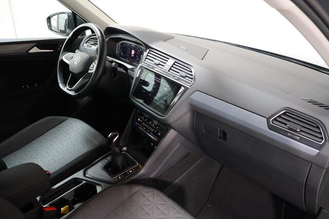 Volkswagen TIGUAN 1.5 TSI Life Business | Keyless | Virtual | Trekhaak | Acc | Dab