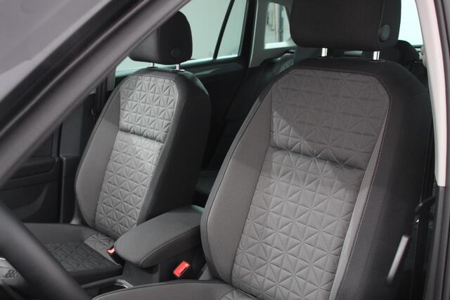 Volkswagen TIGUAN 1.5 TSI 150pk Automaat Life Navigatie Apple Carplay/Android Auto Climate Control Digitale Cockpit Adaptive cruise Control Wegklapbare Trekhaak Stoelverwarming