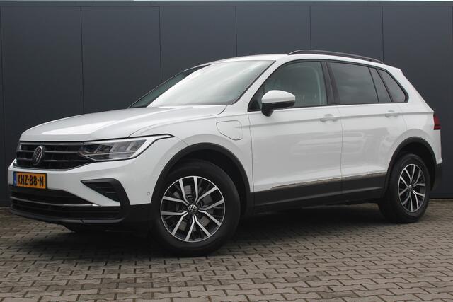 Volkswagen TIGUAN 1.4 TSI eHybrid R-Line Business+ | Incl. 12 Maanden garantie | Stoelverwarming | Stuurverwarming | Adaptieve cruise | Apple Carplay/Android Auto | Memory seats | Navigatie | Parkeersensoren | Parkeercamera | Trekhaak |