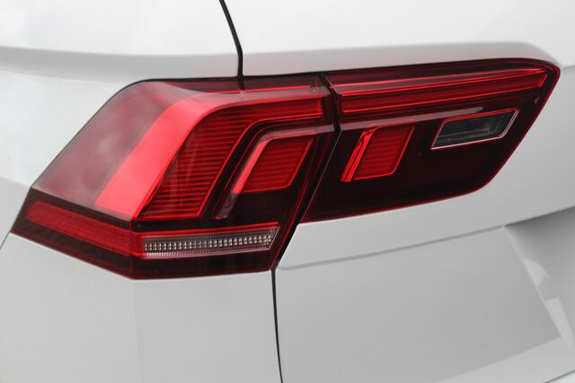 Volkswagen TIGUAN 1.4 TSI eHybrid R-Line Business+ | Incl. 12 Maanden garantie | Stoelverwarming | Stuurverwarming | Adaptieve cruise | Apple Carplay/Android Auto | Memory seats | Navigatie | Parkeersensoren | Parkeercamera | Trekhaak |