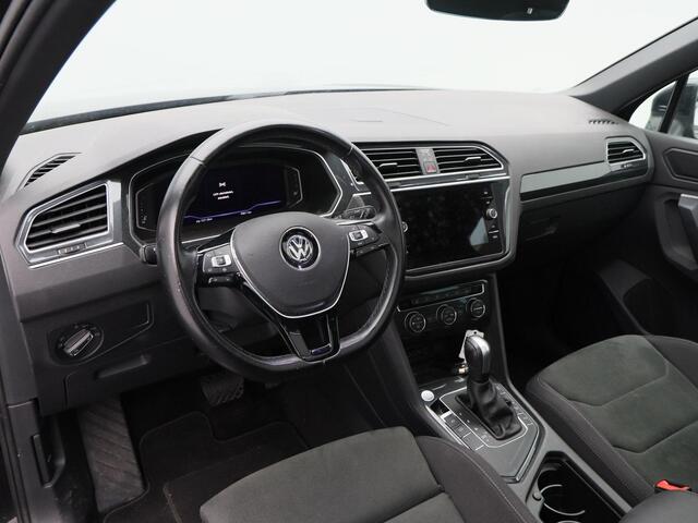 Volkswagen TIGUAN 1.5 TSi 150 Pk Automaat R-Line | Stoelverwarming | Panorama dak | Camera | Carplay | Adaptive Cruise | 19 Inch | 90.811 Km !!