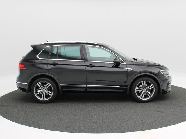Volkswagen TIGUAN 1.5 TSi 150 Pk Automaat R-Line | Stoelverwarming | Panorama dak | Camera | Carplay | Adaptive Cruise | 19 Inch | 90.811 Km !!