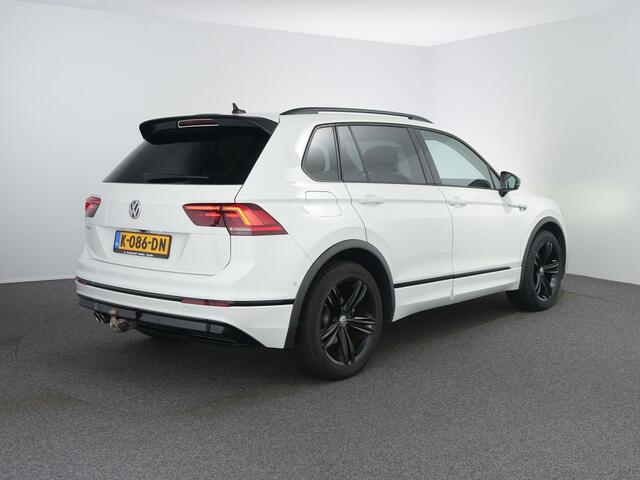 Volkswagen TIGUAN 1.5 TSI ACT Highline Business R | Black style | Zwenkhaak | ACC | Winterpakket | Camera |
