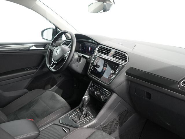 Volkswagen TIGUAN 1.5 TSI ACT Highline Business R | Black style | Zwenkhaak | ACC | Winterpakket | Camera |