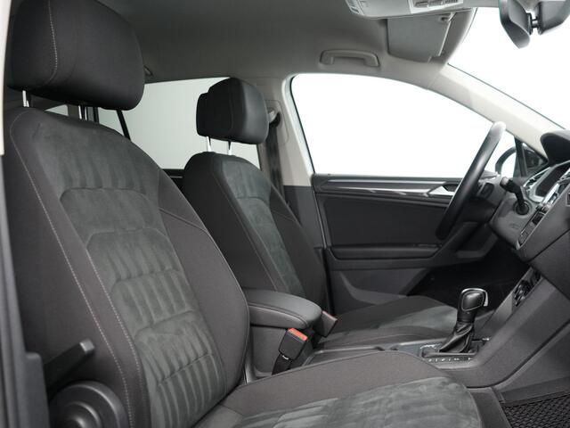 Volkswagen TIGUAN 1.5 TSI ACT Highline Business R | Black style | Zwenkhaak | ACC | Winterpakket | Camera |