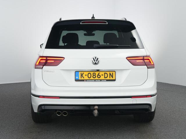 Volkswagen TIGUAN 1.5 TSI ACT Highline Business R | Black style | Zwenkhaak | ACC | Winterpakket | Camera |