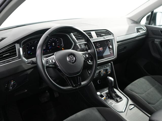 Volkswagen TIGUAN 1.5 TSI ACT Highline Business R | Black style | Zwenkhaak | ACC | Winterpakket | Camera |